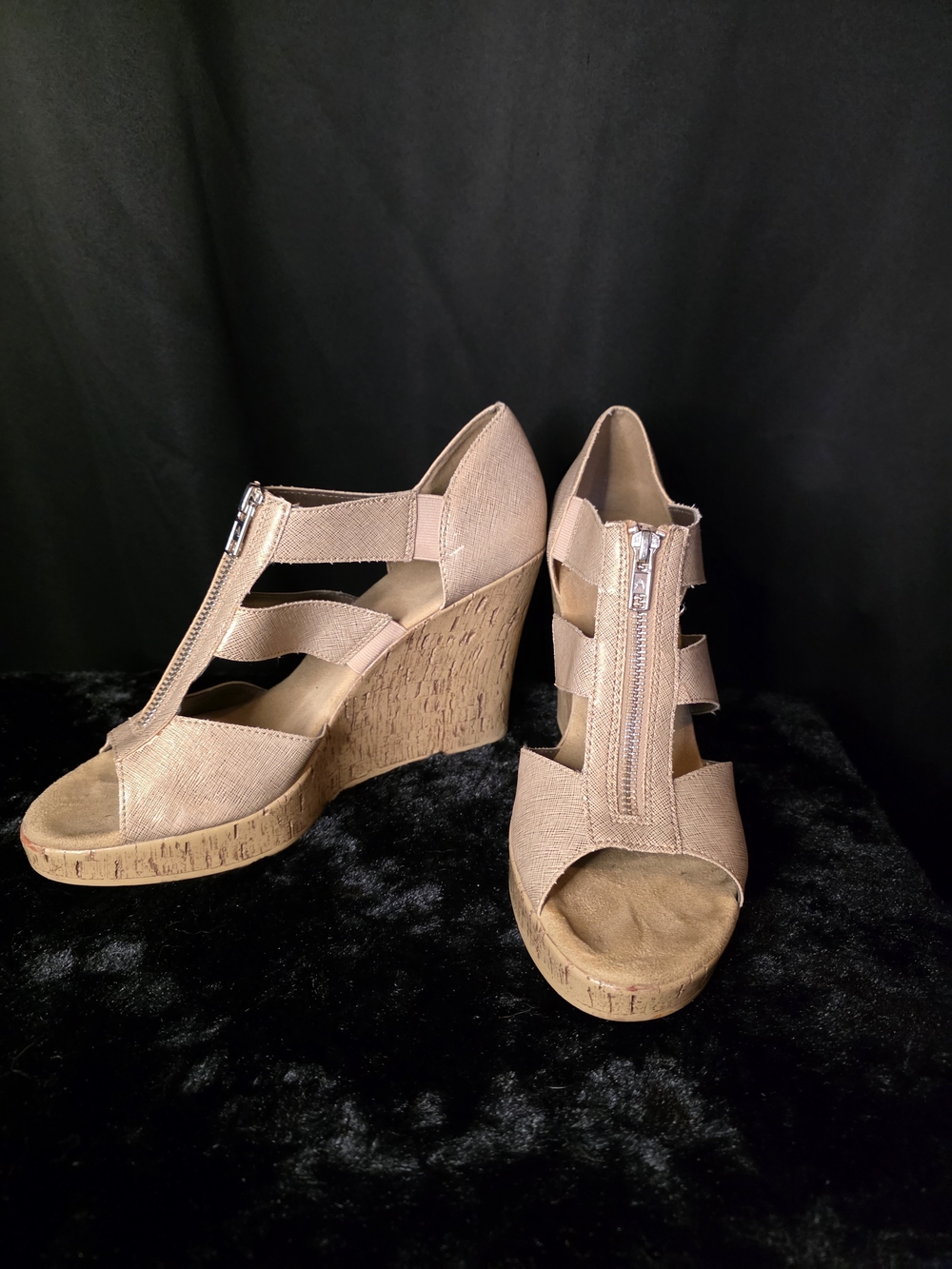 Aerosoles Size 11 Tan and Gold Open Toe Wedges See Description